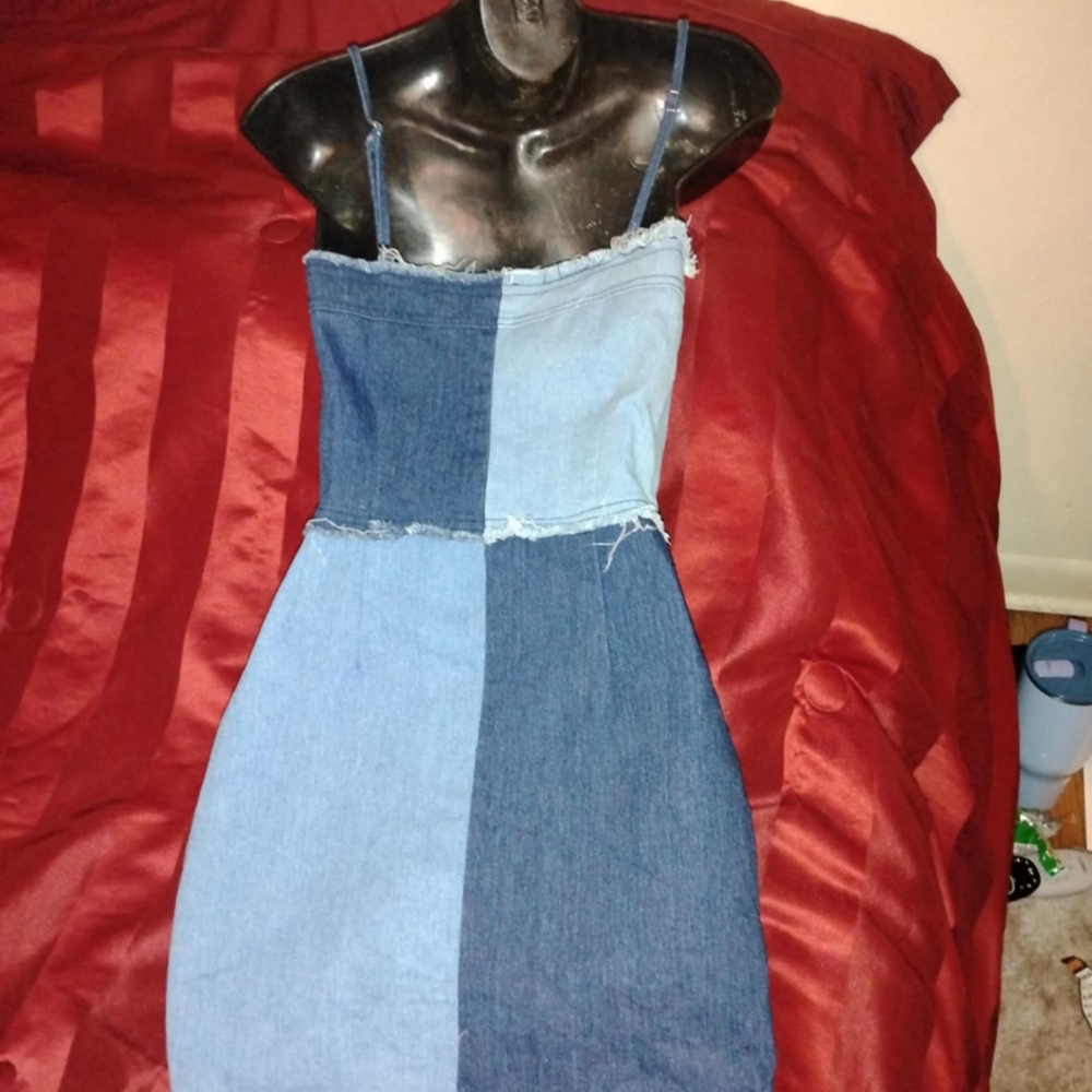 Dress - Picture 2 of 2